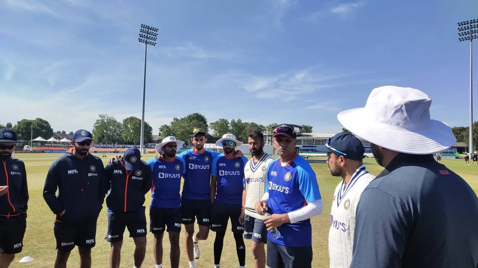  राहुल द्रविड़ पांचवें टेस्ट बनाम इंग्लैंड स्थगित होने से पहले भारत शिविर में शामिल |  क्रिकेट
