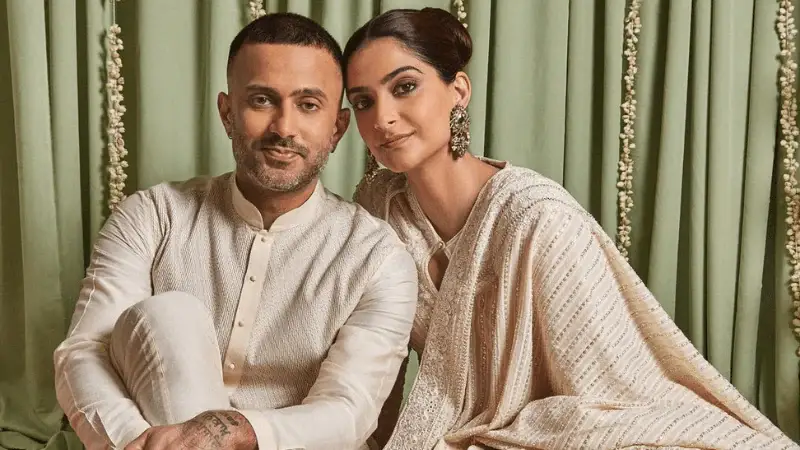 Watch: Sonam Kapoor, Anand Ahuja bring newborn son to Anil Kapoor’s home