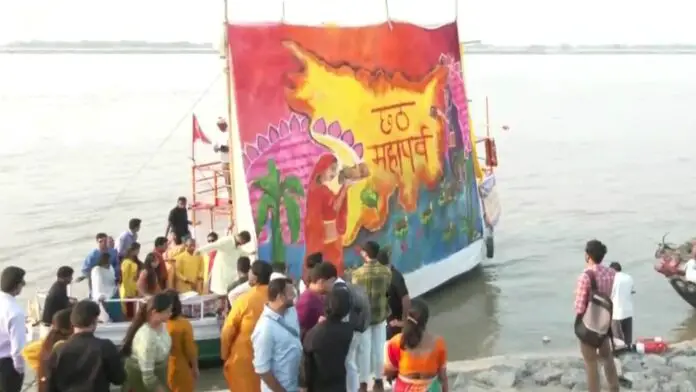 छठ पूजा को समर्पित 21 फीट लंबी पेंटिंग बिहार में प्रदर्शित
