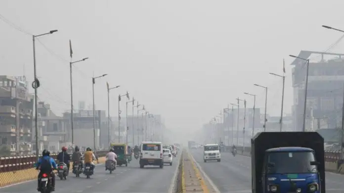 बिहार की प्रदूषण निगरानी संस्था देश में सबसे जहरीली हवा के लिए भूगोल को जिम्मेदार ठहराती है
